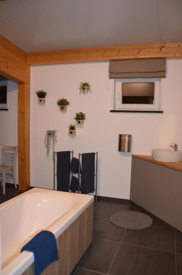 Un Espace Au Bord De L'Eau Paliseul Exterior foto